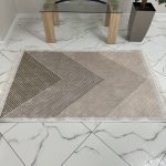 Безворсовий антиковзаючий килим “Рожеві трикутники”