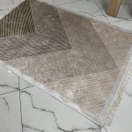 Безворсовий антиковзаючий килим “Рожеві трикутники”