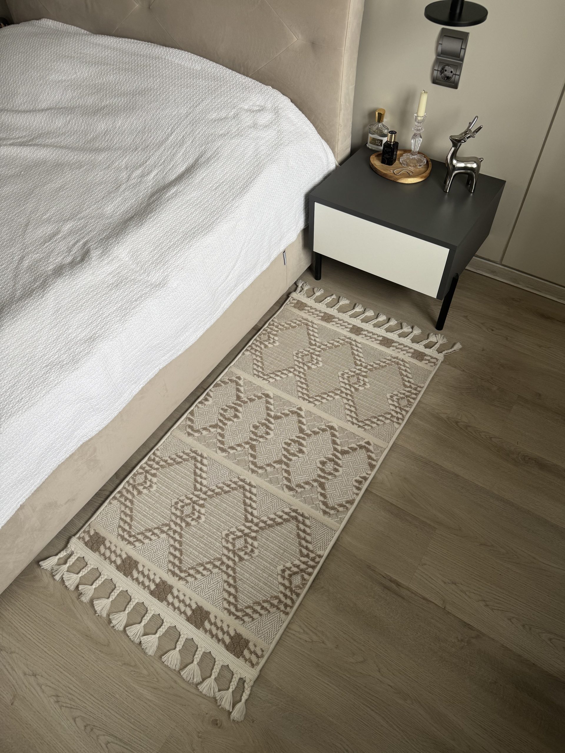 Рельєфна модель з середнім ворсом DOLСHE 3298A CREAM VIZON