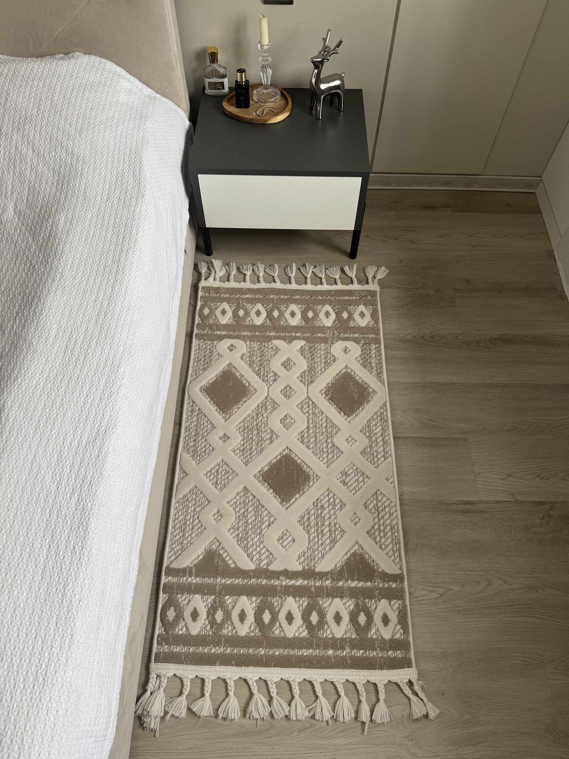 Рельєфна модель з середнім ворсом DOLCHE 3295B CREAM / BEIGE