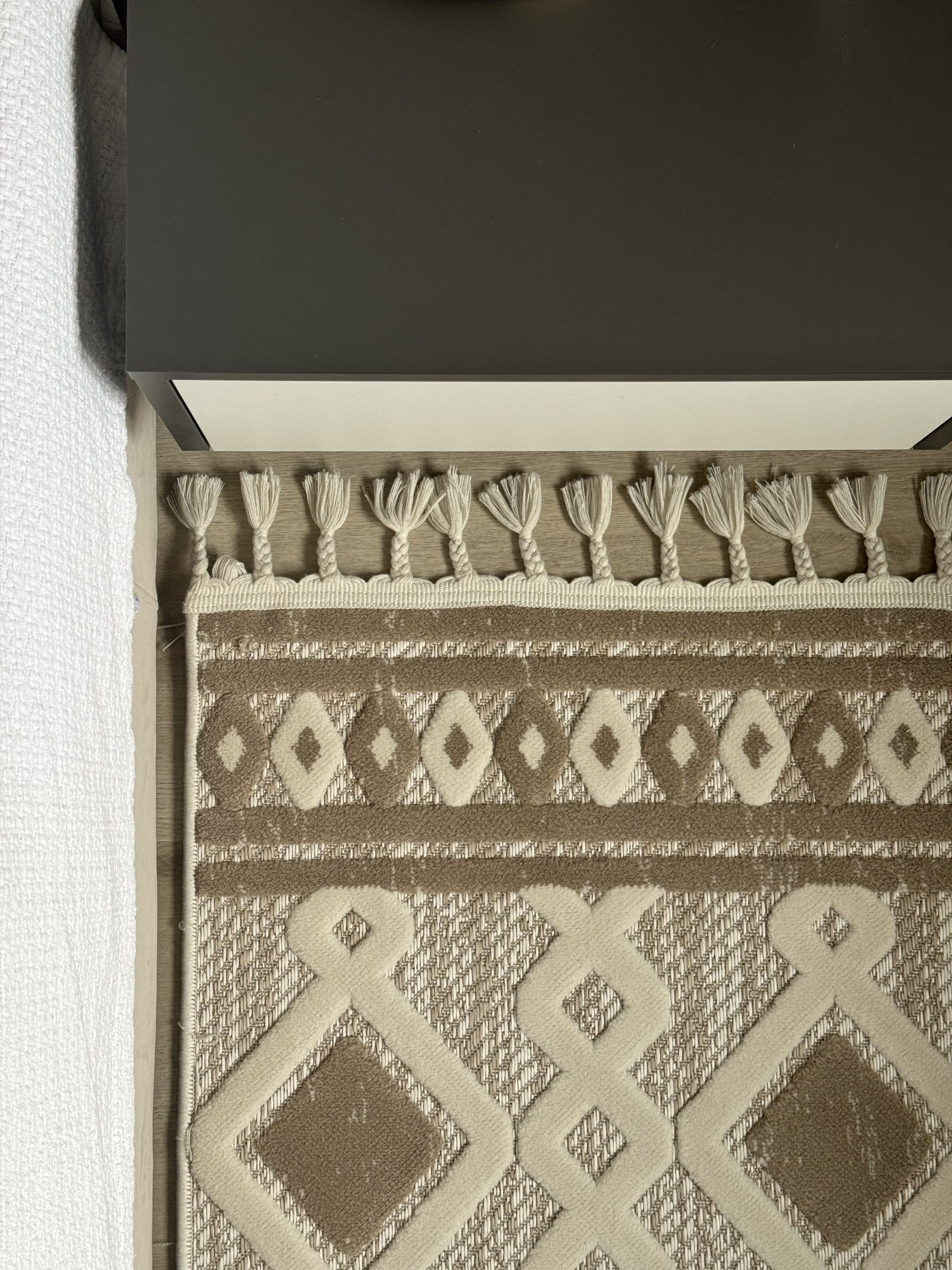 Рельєфна модель з середнім ворсом DOLCHE 3295B CREAM / BEIGE