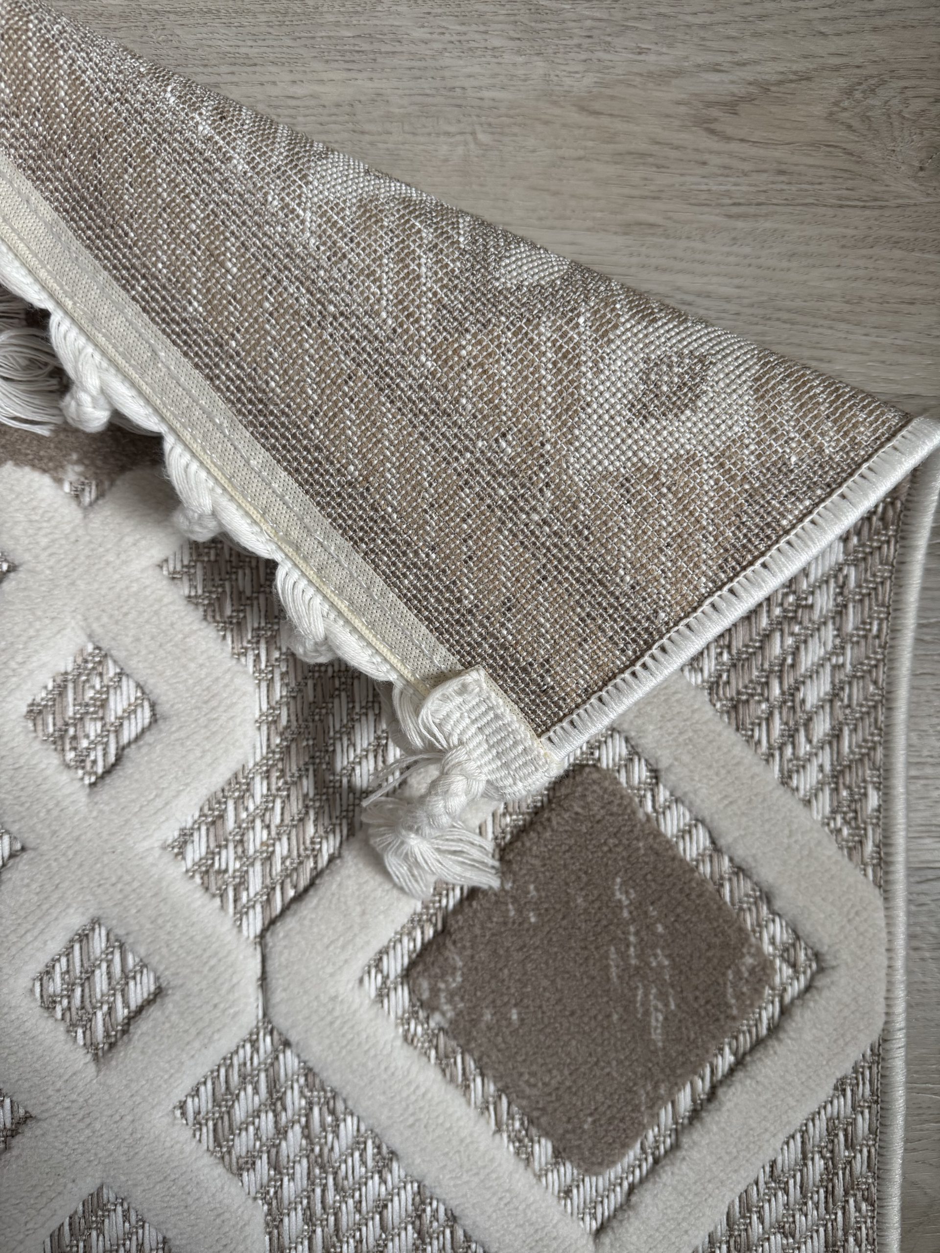 Рельєфна модель з середнім ворсом DOLCHE 3295B CREAM / BEIGE