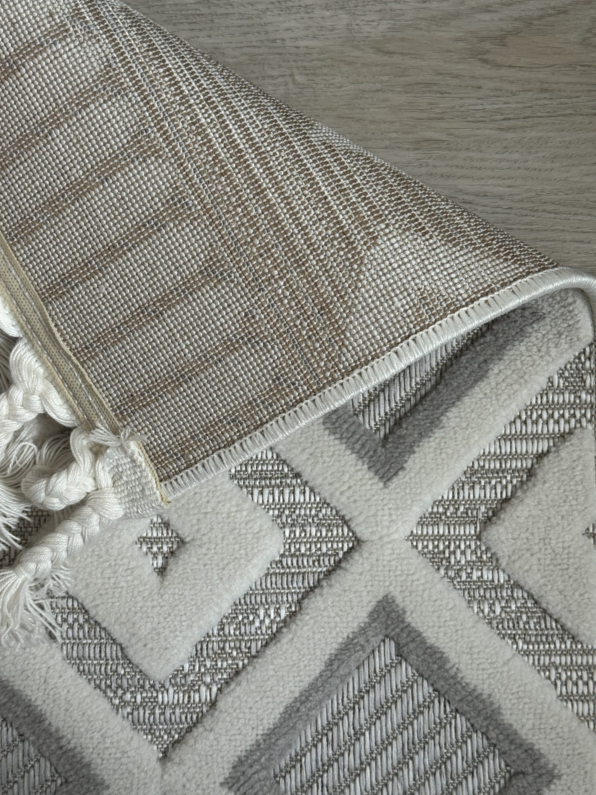 Рельєфна модель з середнім ворсом DOLCHE 3294A CREAM / L.GREY