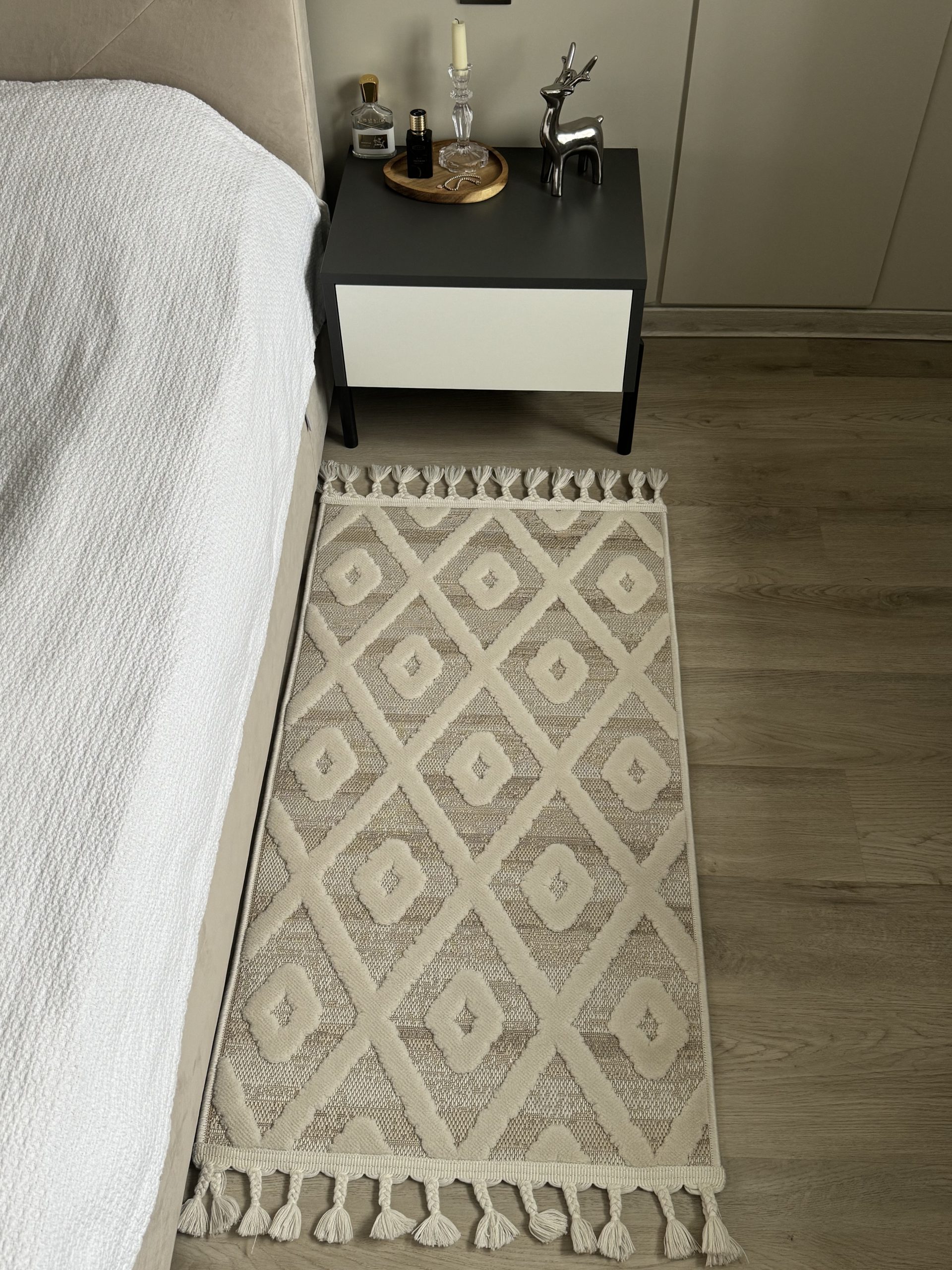 Рельєфна модель з середнім ворсом DOLCHE 3299A BEIGE / CREAM