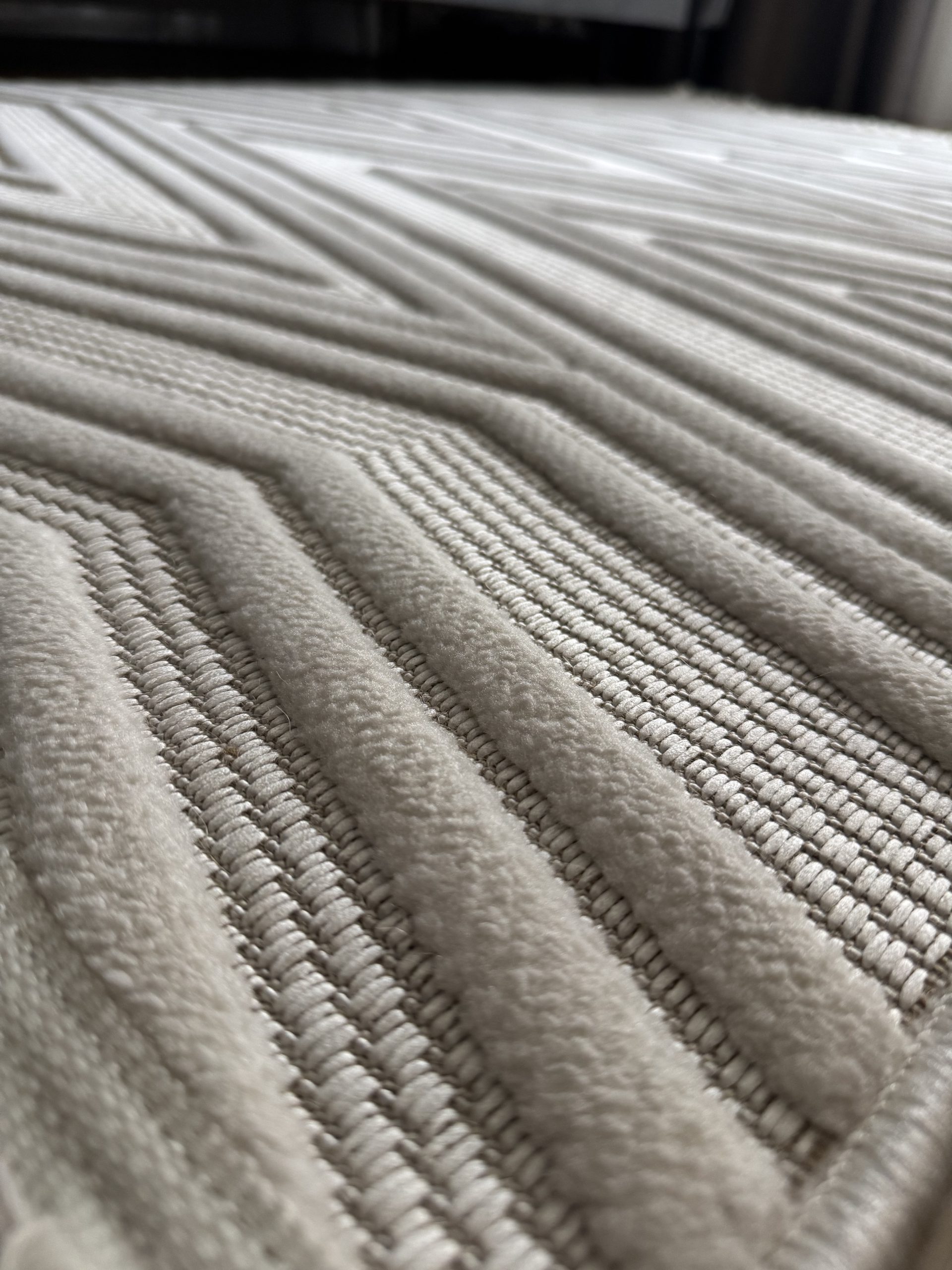 Рельєфна модель з середнім ворсом DOLCHE 3300A CREAM / CREAM