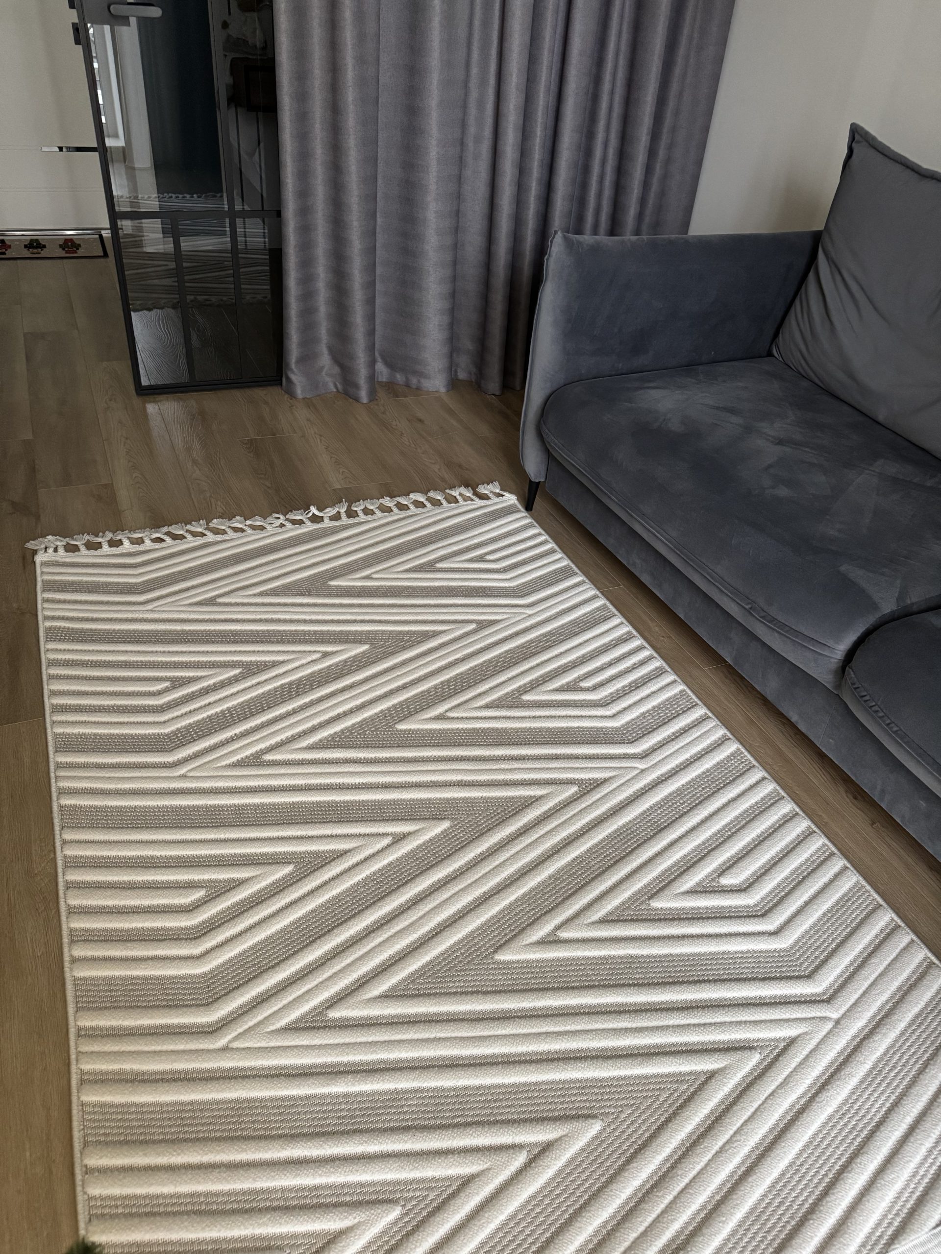 Рельєфна модель з середнім ворсом DOLCHE 3300A CREAM / CREAM