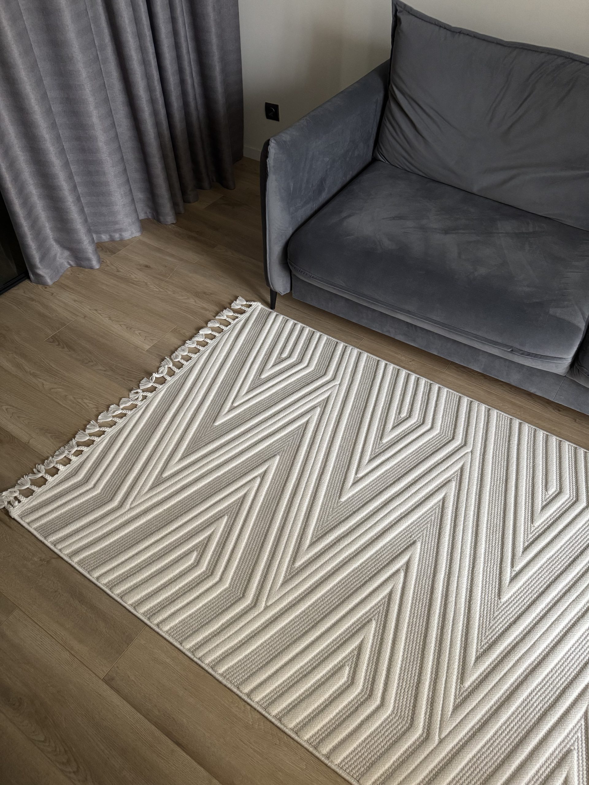 Рельєфна модель з середнім ворсом DOLCHE 3300A CREAM / CREAM