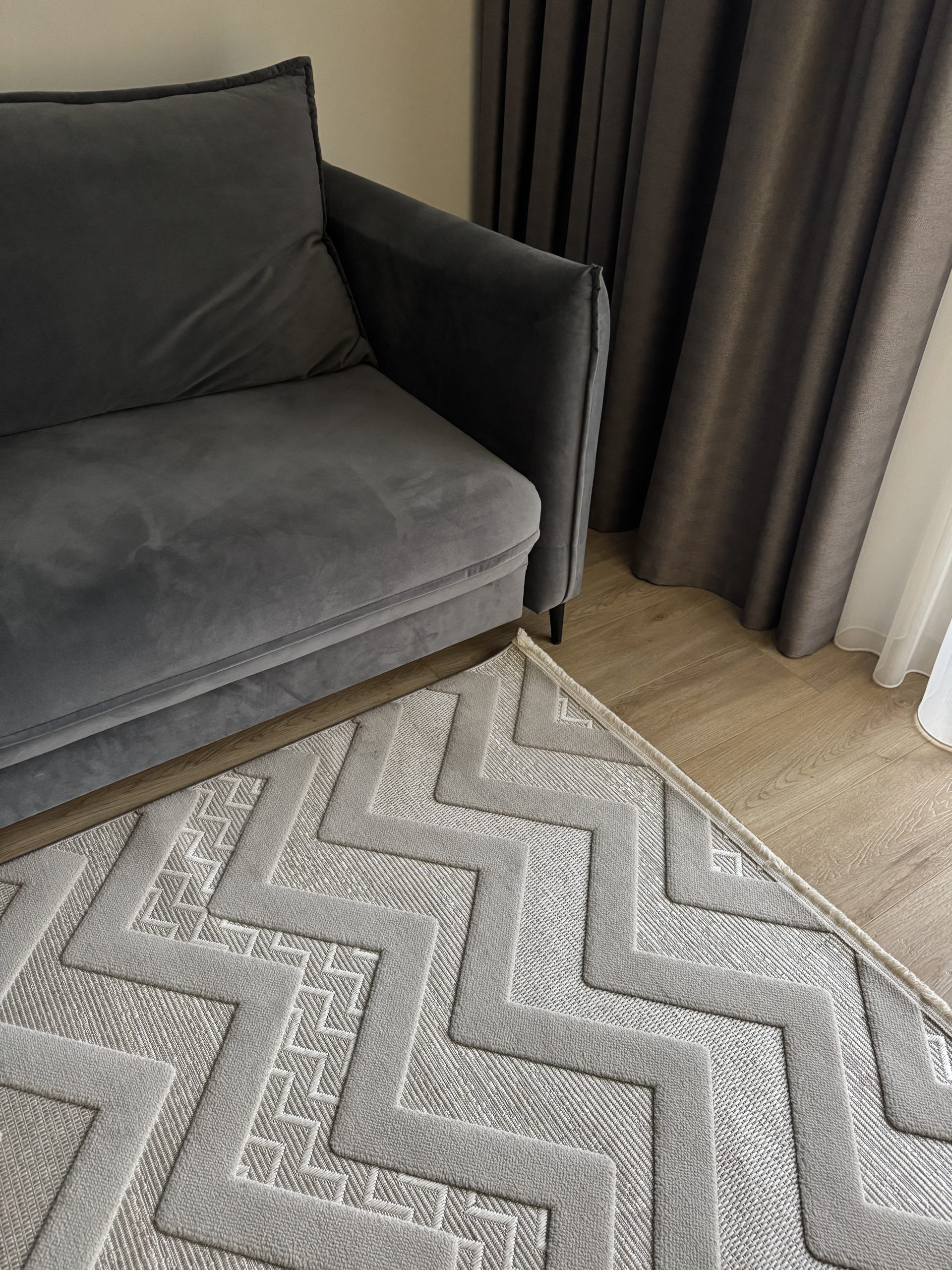 Рельєфна модель з середнім ворсом Dolche 4037B L.GREY