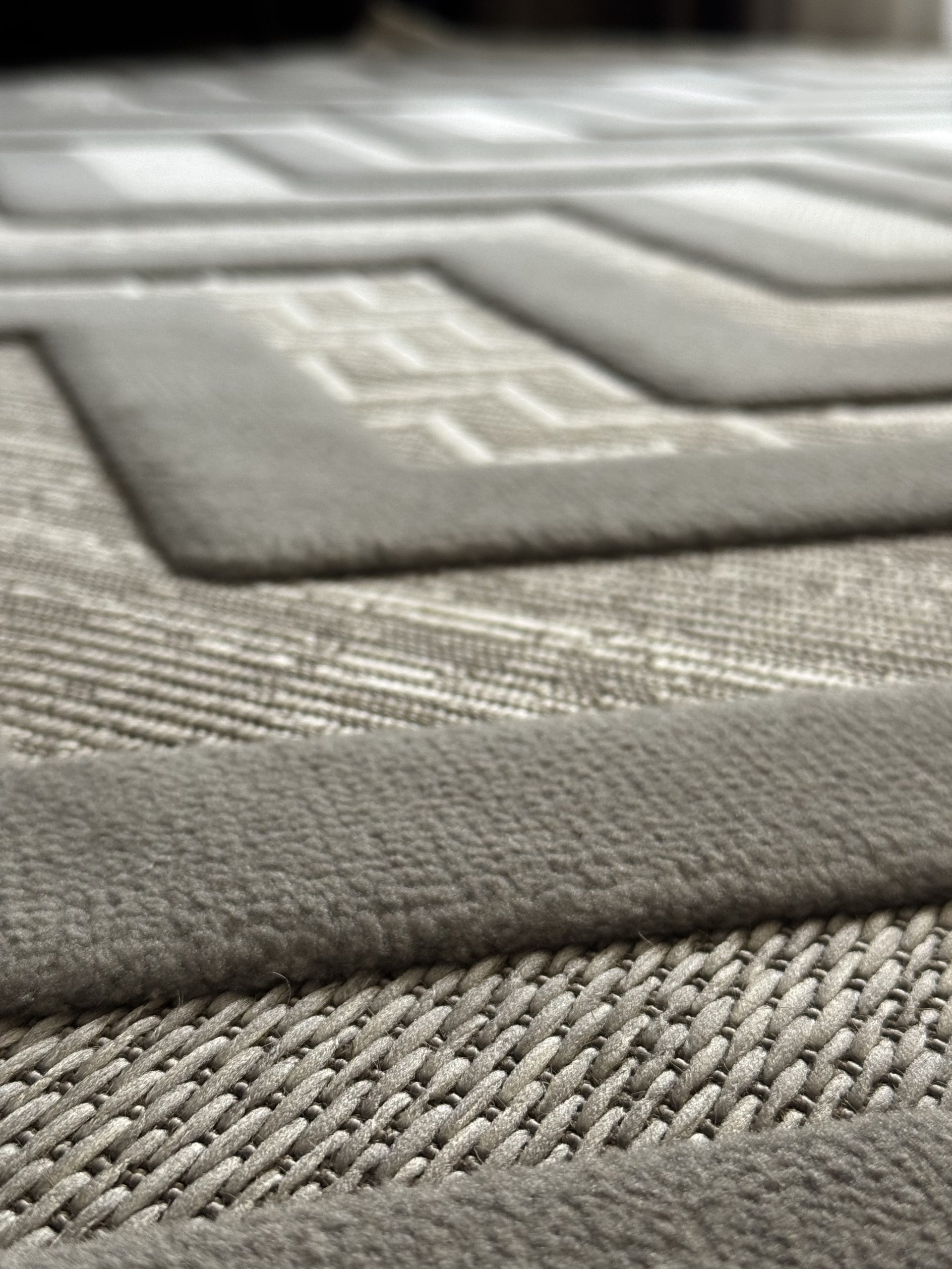 Рельєфна модель з середнім ворсом Dolche 4037B L.GREY