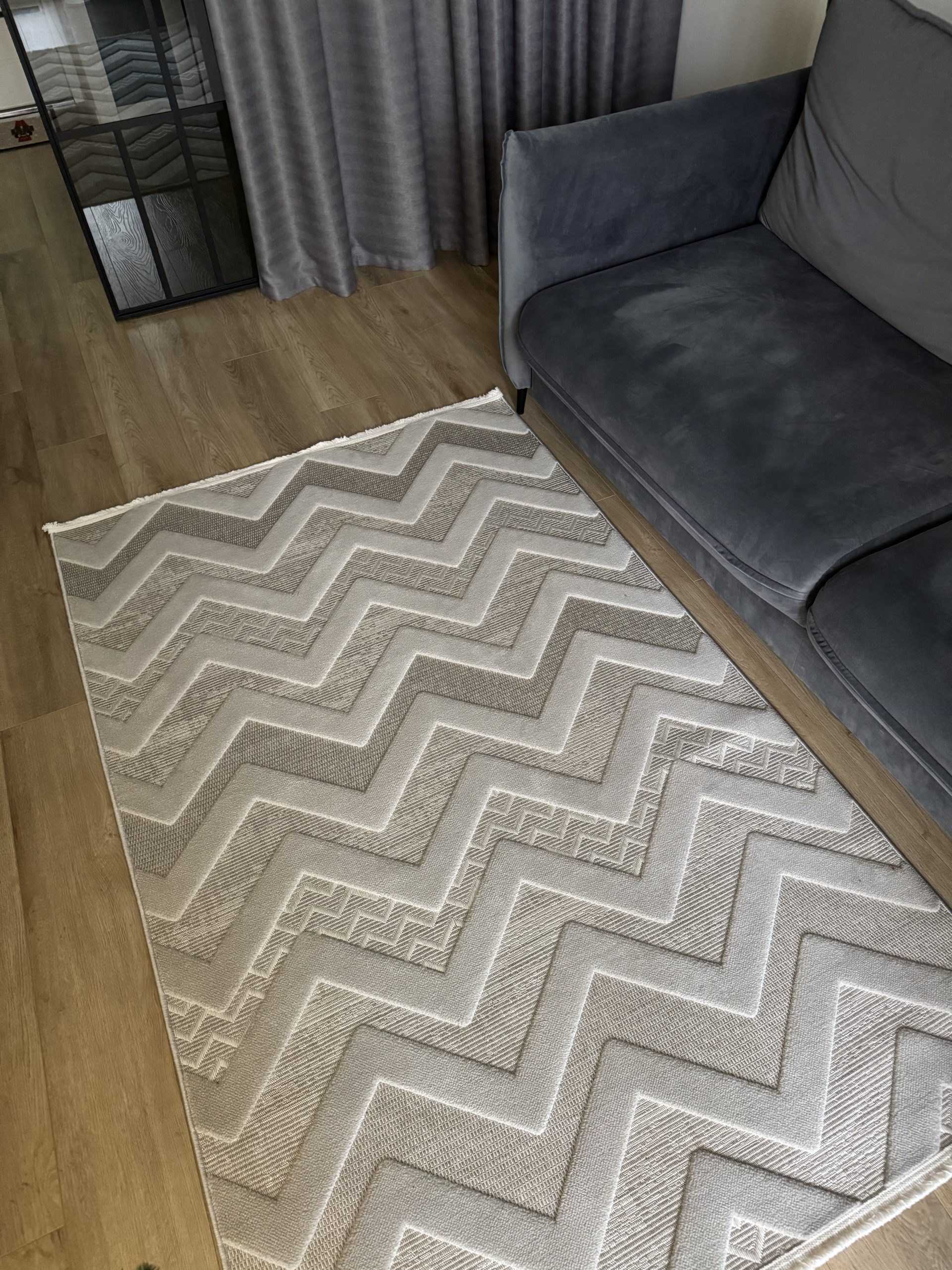 Рельєфна модель з середнім ворсом Dolche 4037B L.GREY