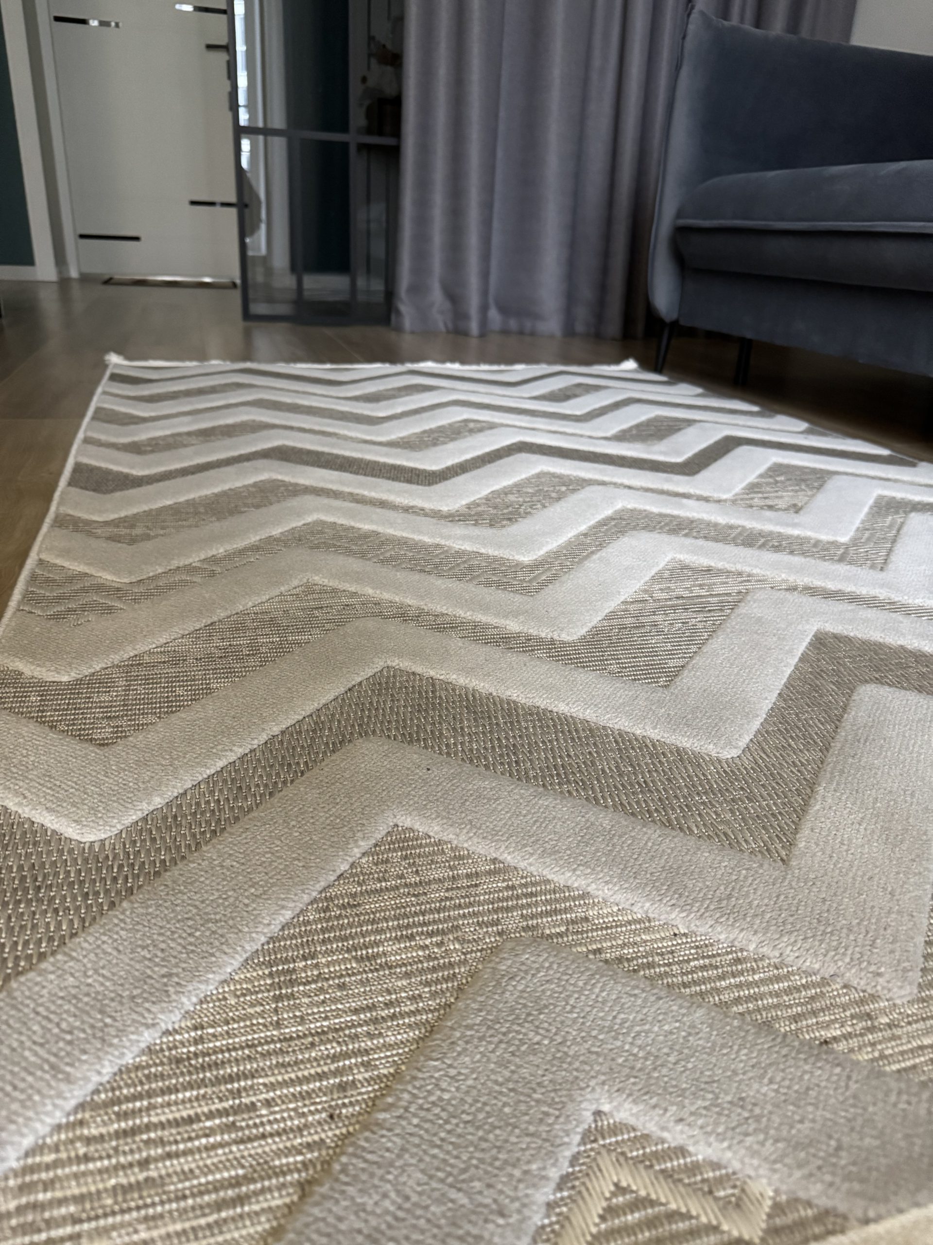 Рельєфна модель з середнім ворсом Dolche 4037B L.GREY