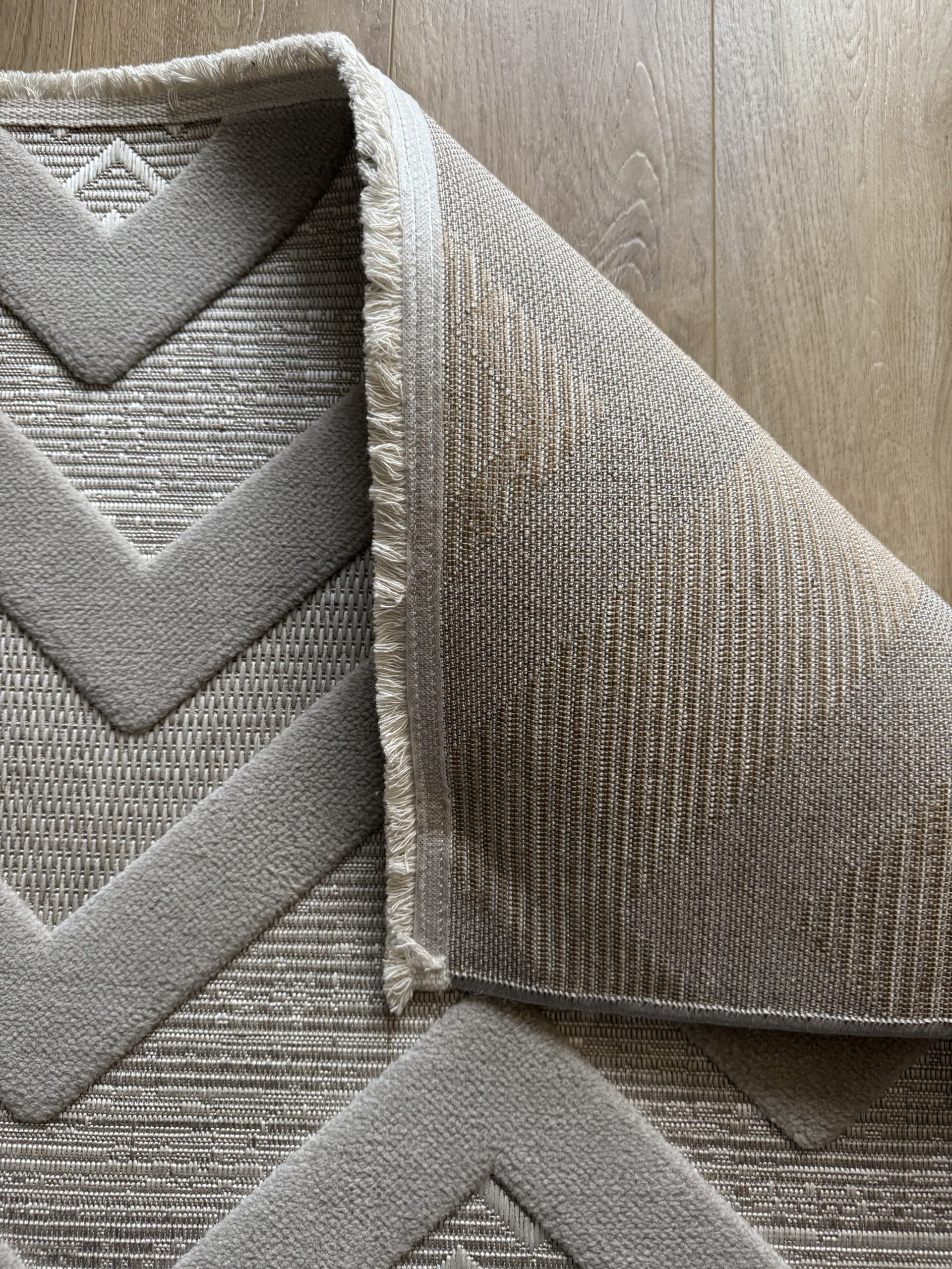 Рельєфна модель з середнім ворсом Dolche 4037B L.GREY