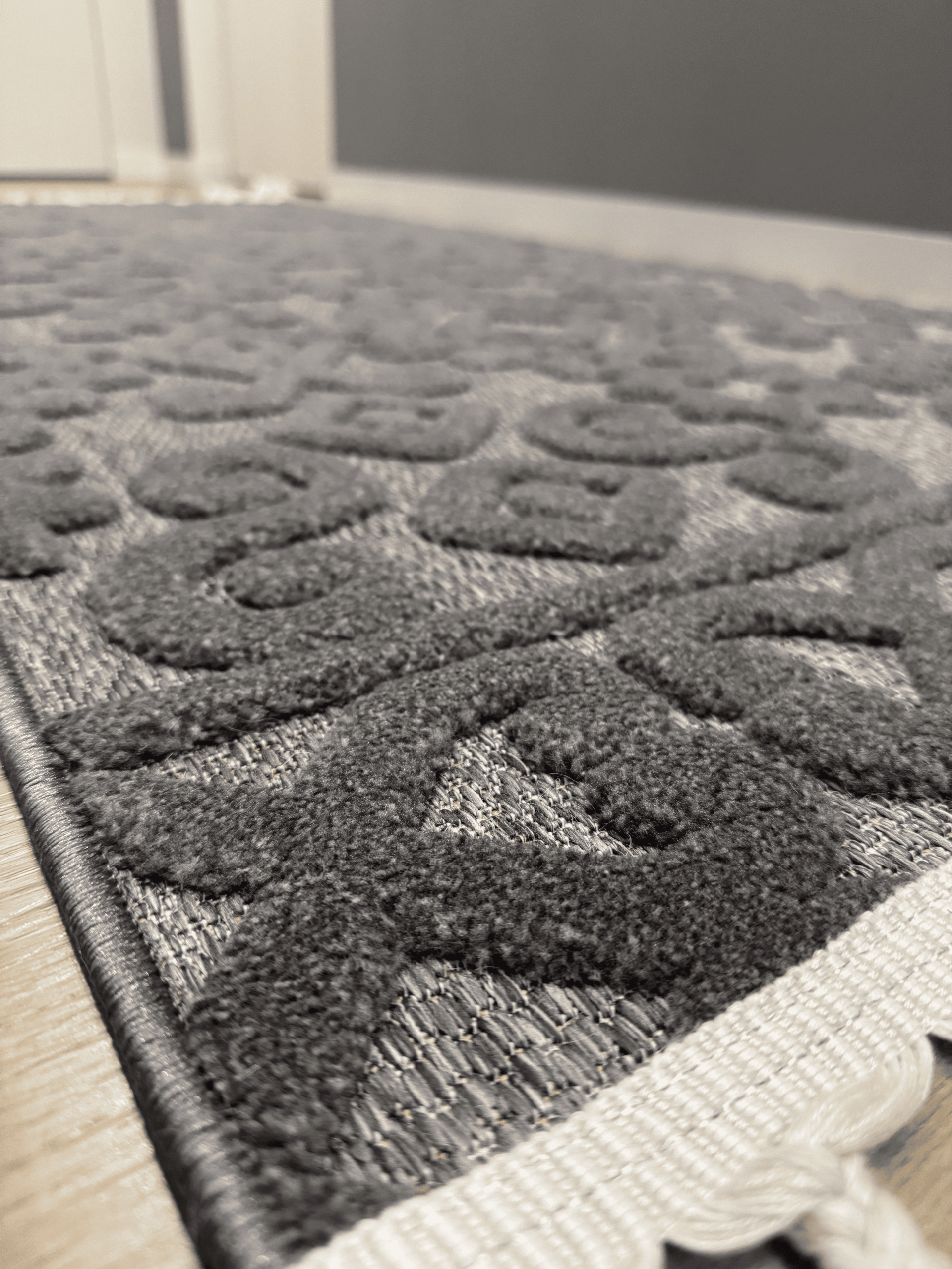 Рельєфна модель з середнім ворсом DOLCHE 9092B ANTRACITE