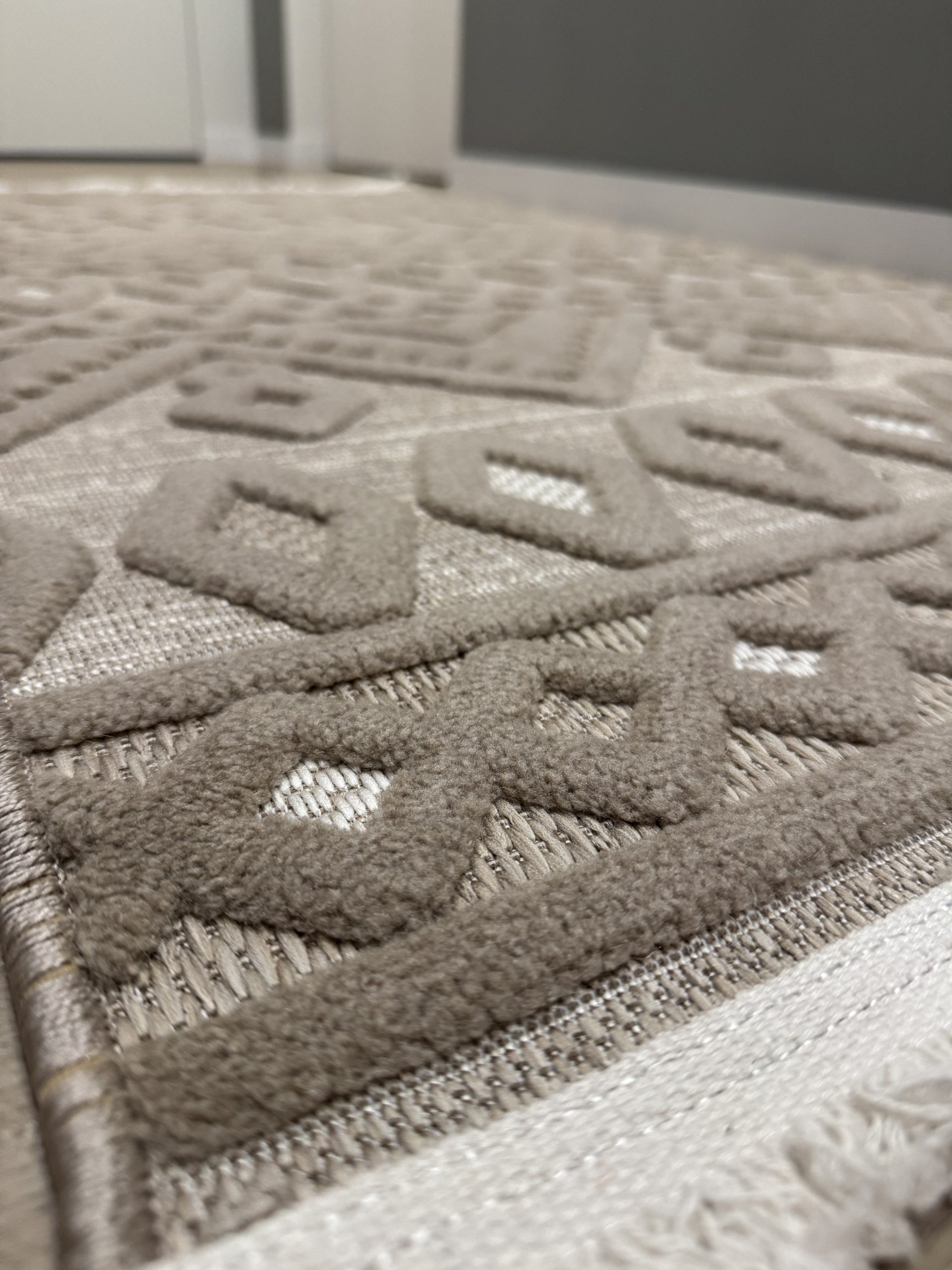 Рельєфна модель з середнім ворсом DOLCHE 4198A CREAM / VIZON