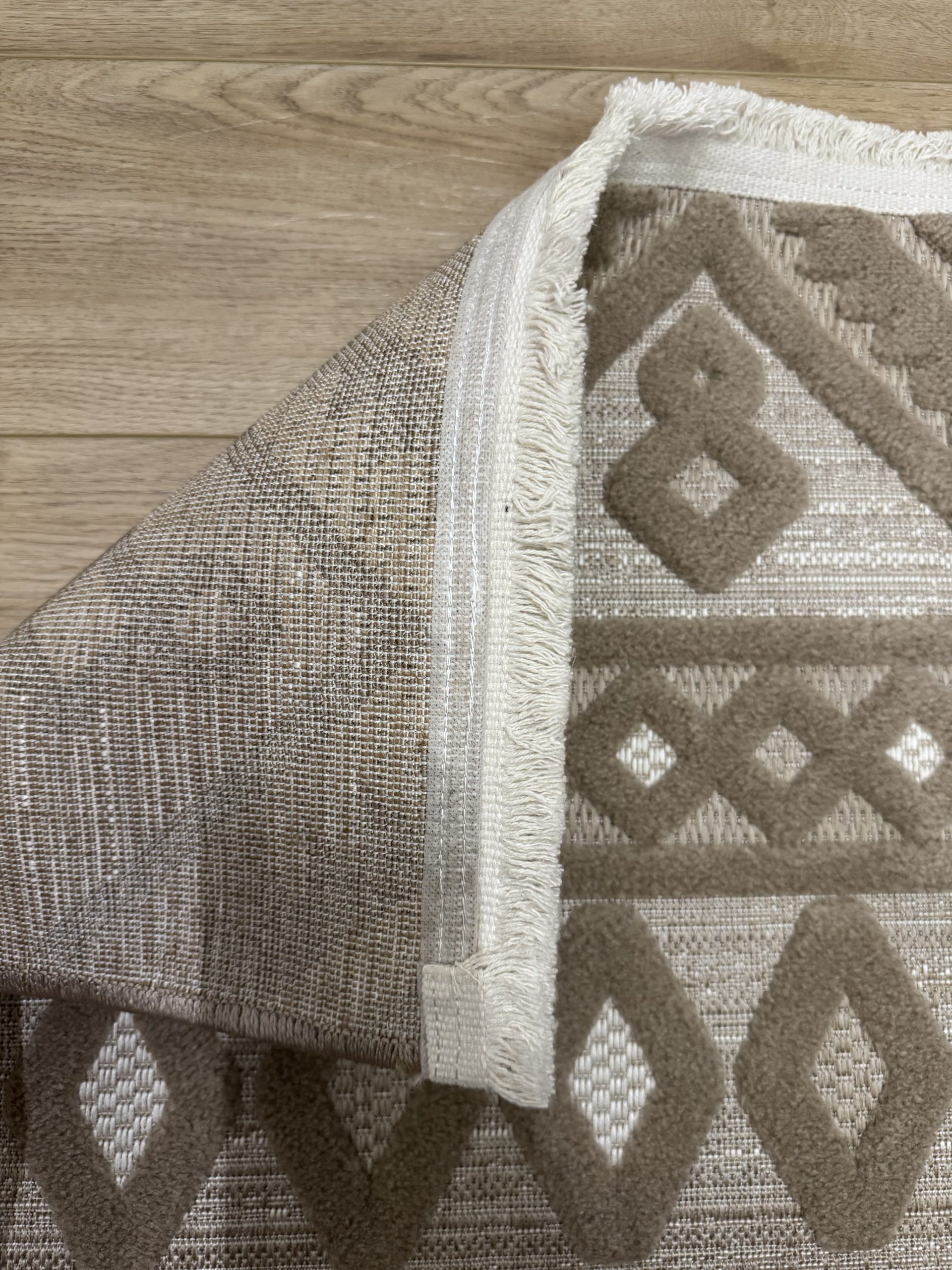 Рельєфна модель з середнім ворсом DOLCHE 4198A CREAM / VIZON