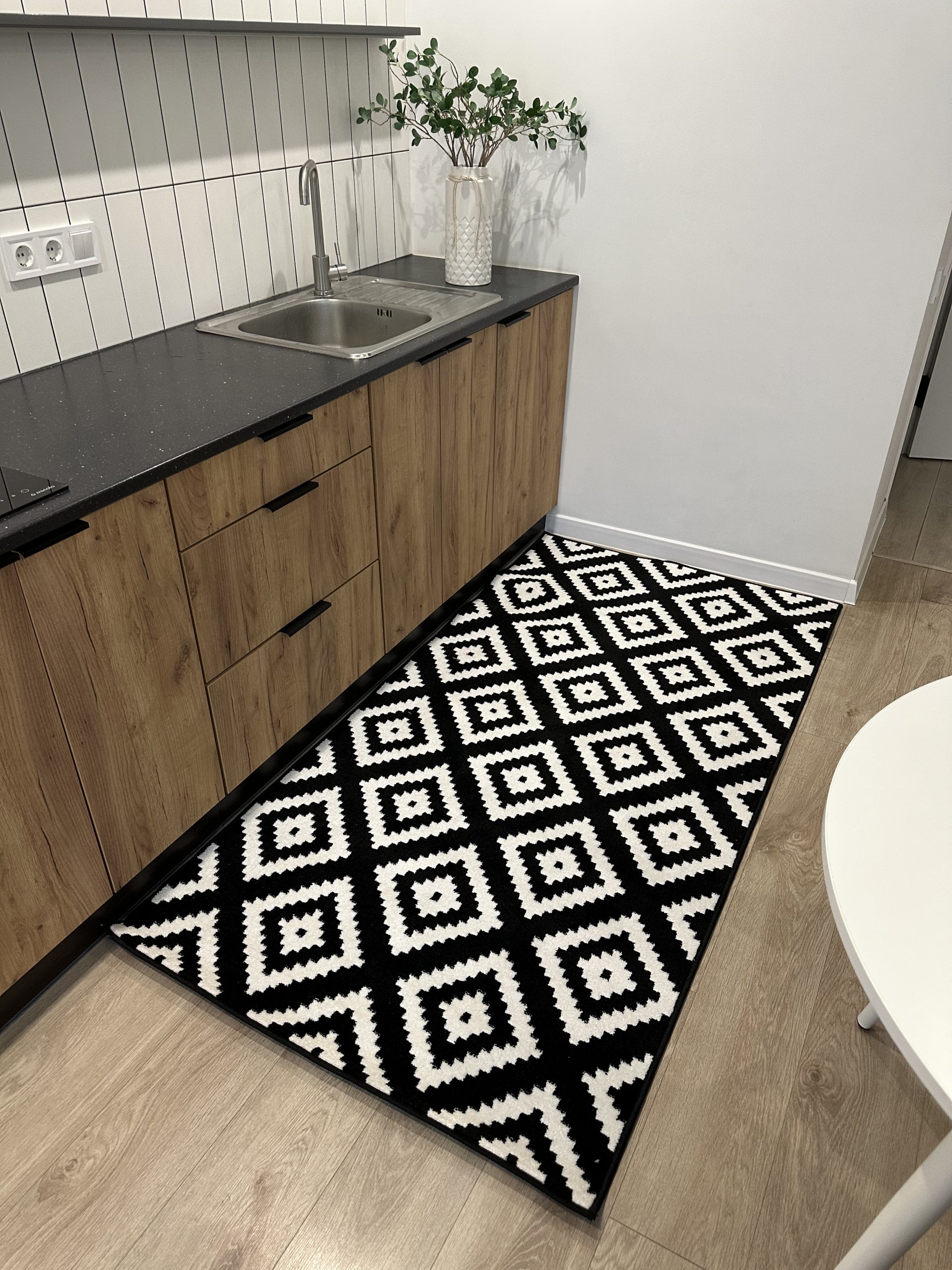 Килим зі щільним ворсом Kolibri 11212/180