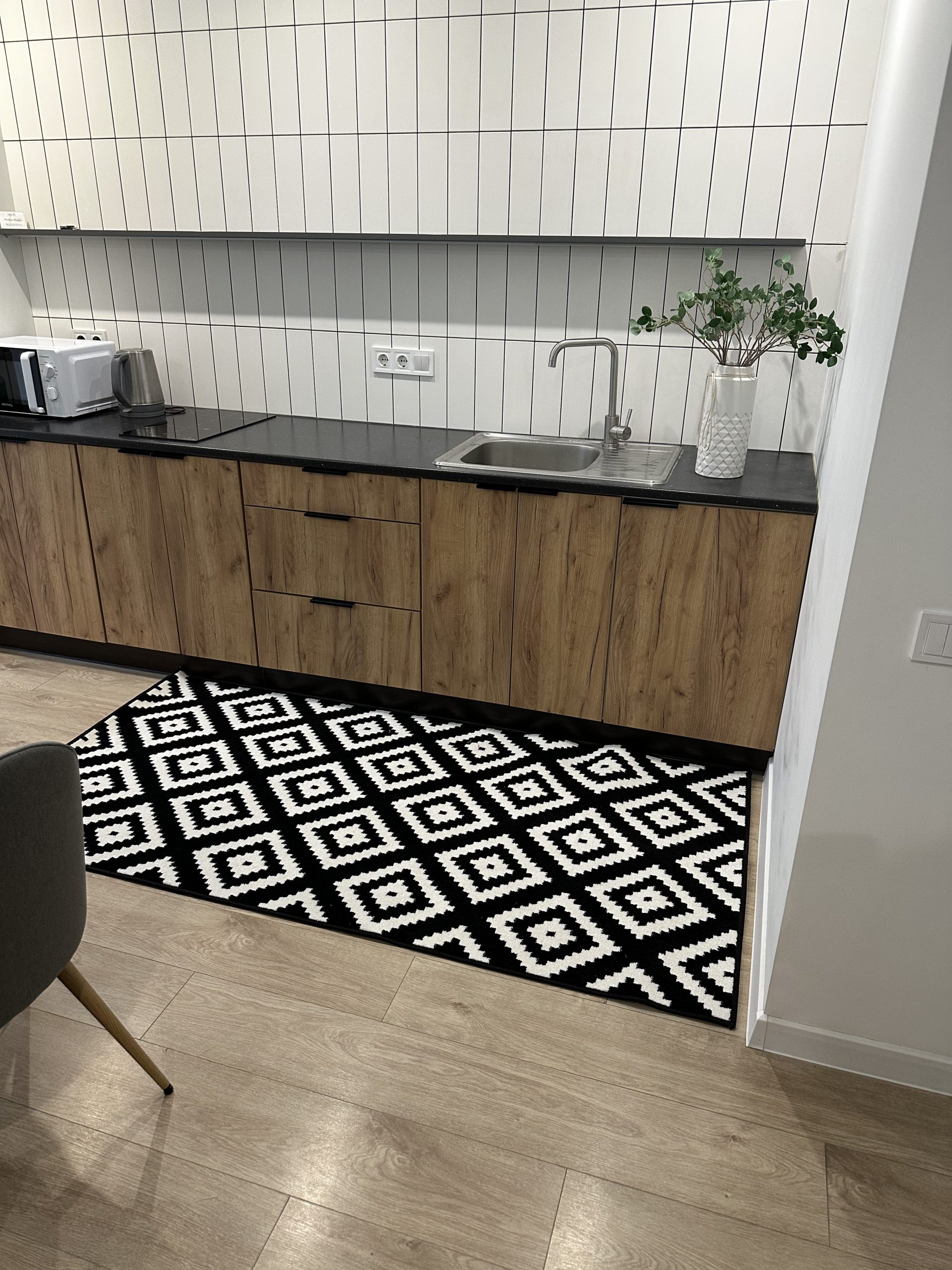 Килим зі щільним ворсом Kolibri 11212/180