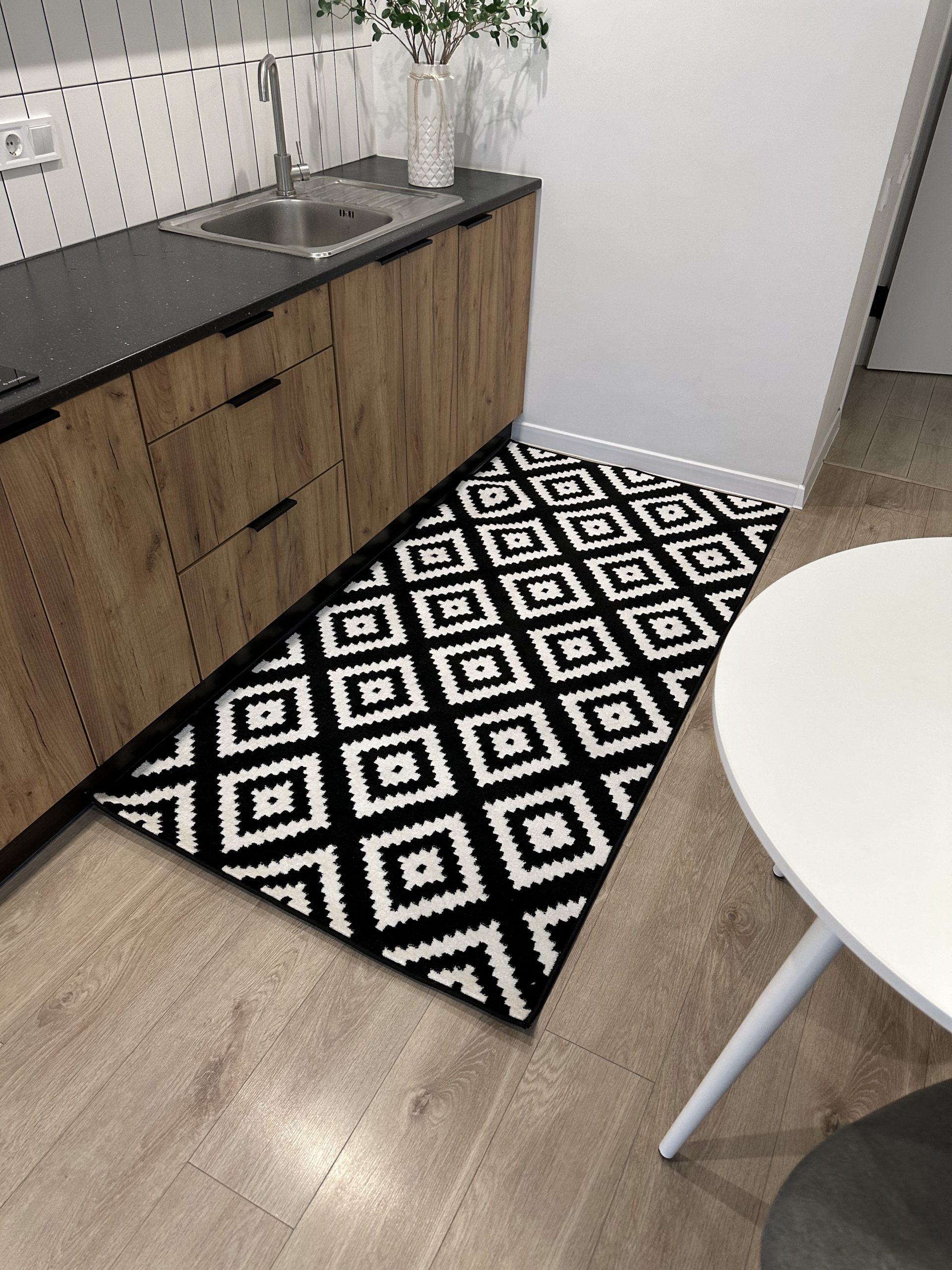 Килим зі щільним ворсом Kolibri 11212/180