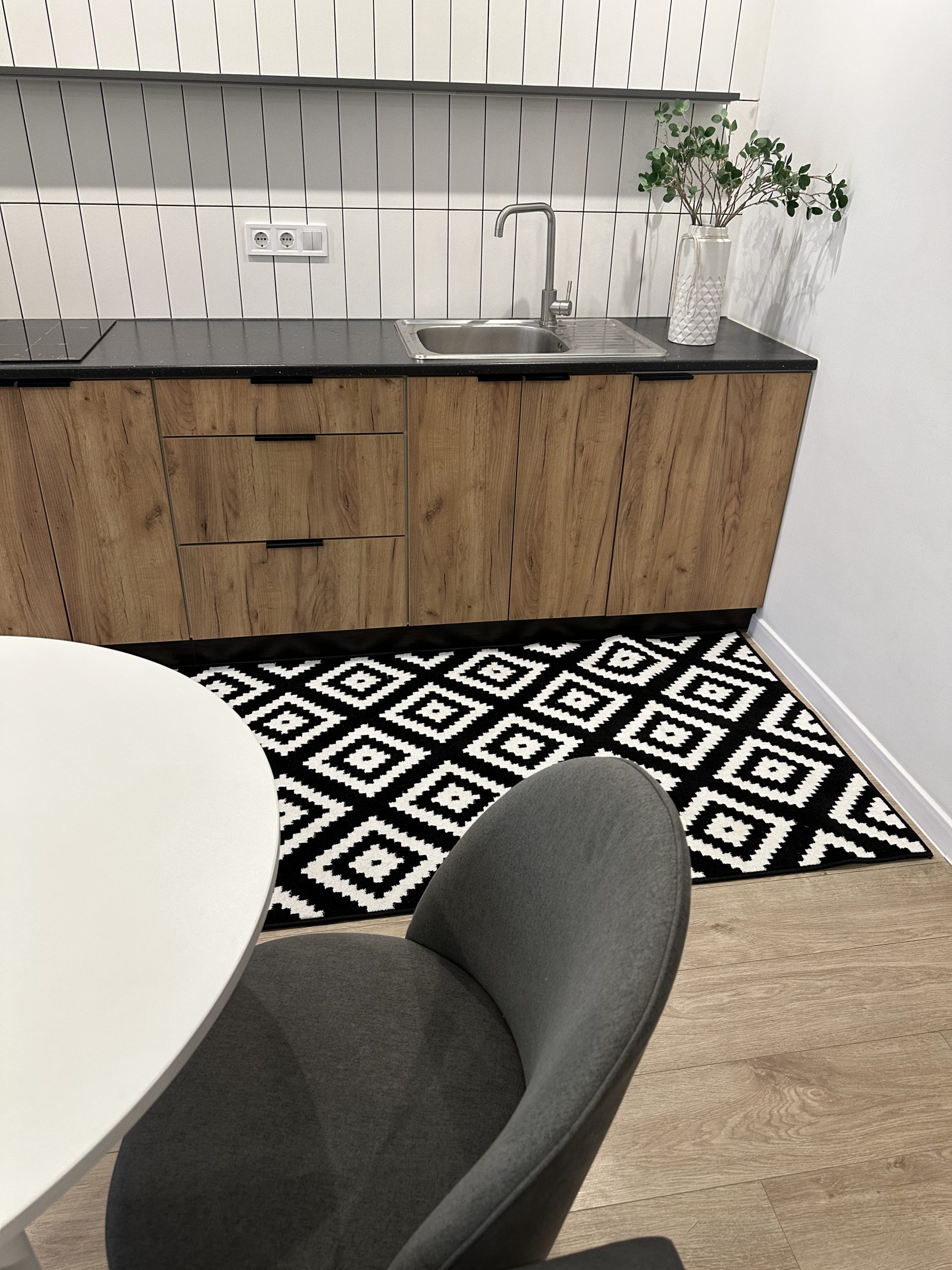 Килим зі щільним ворсом Kolibri 11212/180