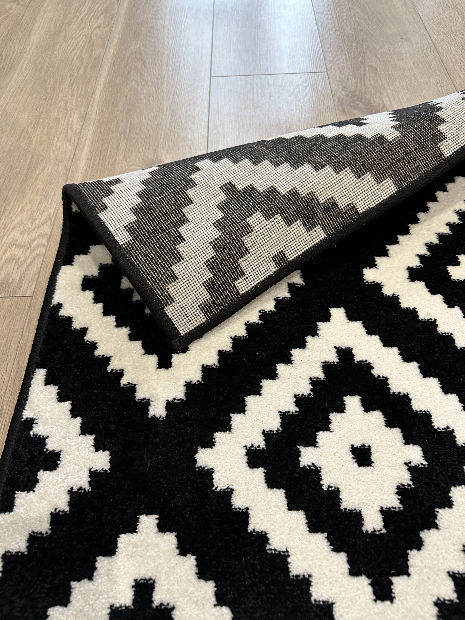 Килим зі щільним ворсом Kolibri 11212/180