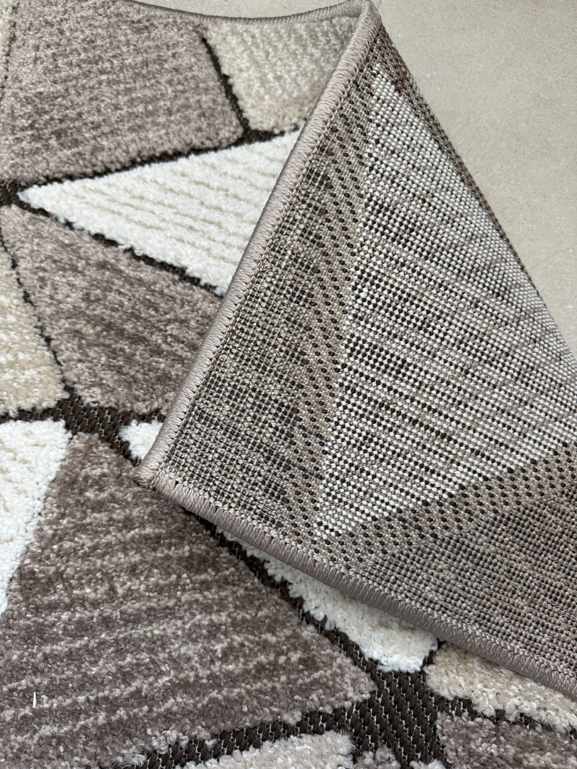 Рельєфна модель з середнім ворсом Fashion 32016/120