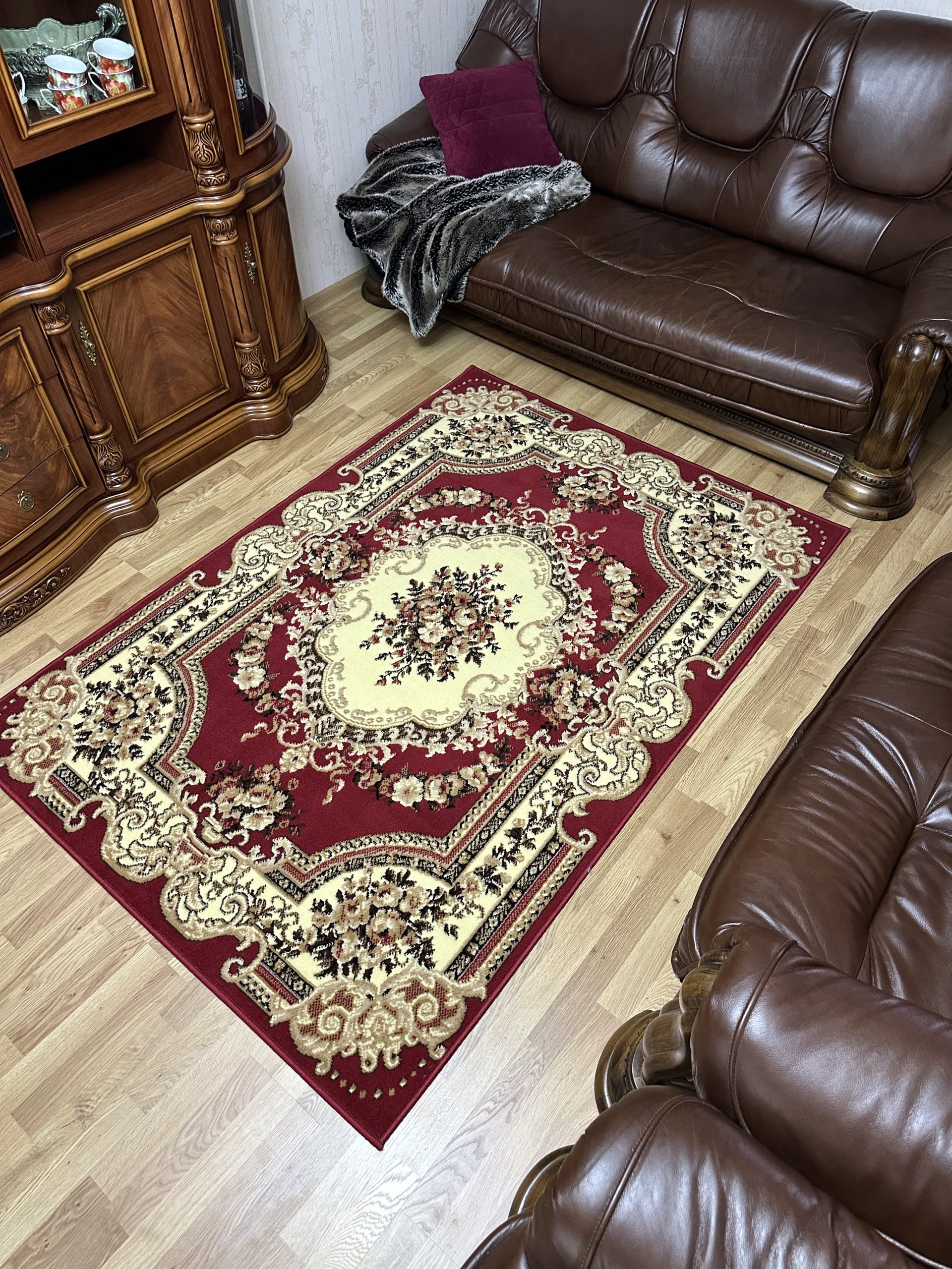 Класичний килим з низьким ворсом Gold 047/22