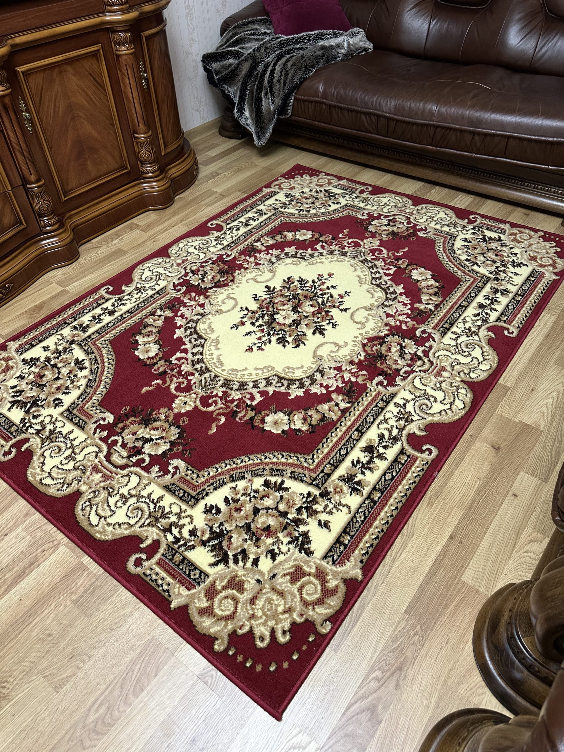 Класичний килим з низьким ворсом Gold 047/22