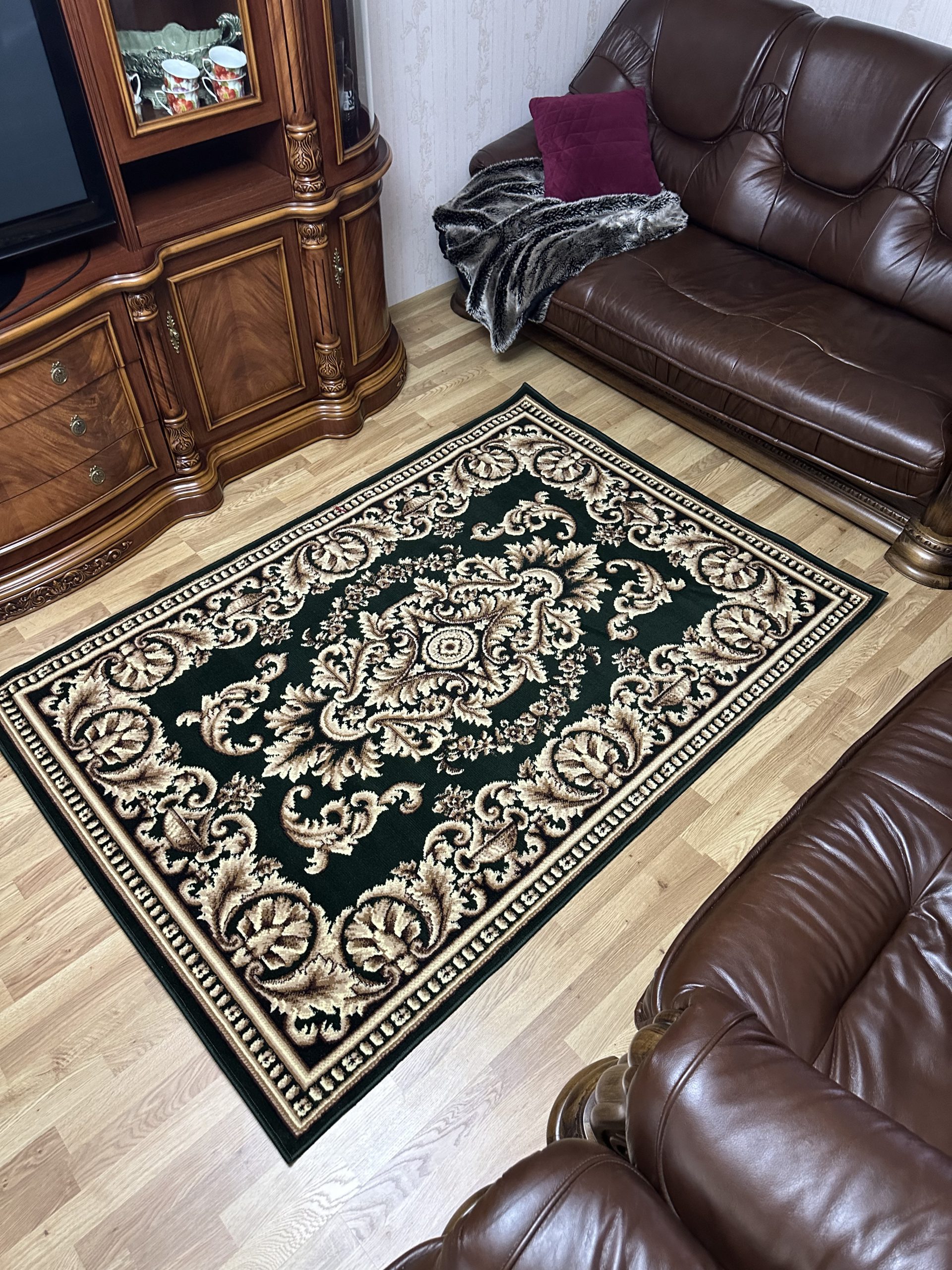 Класичний килим з низьким ворсом Gold 380/32