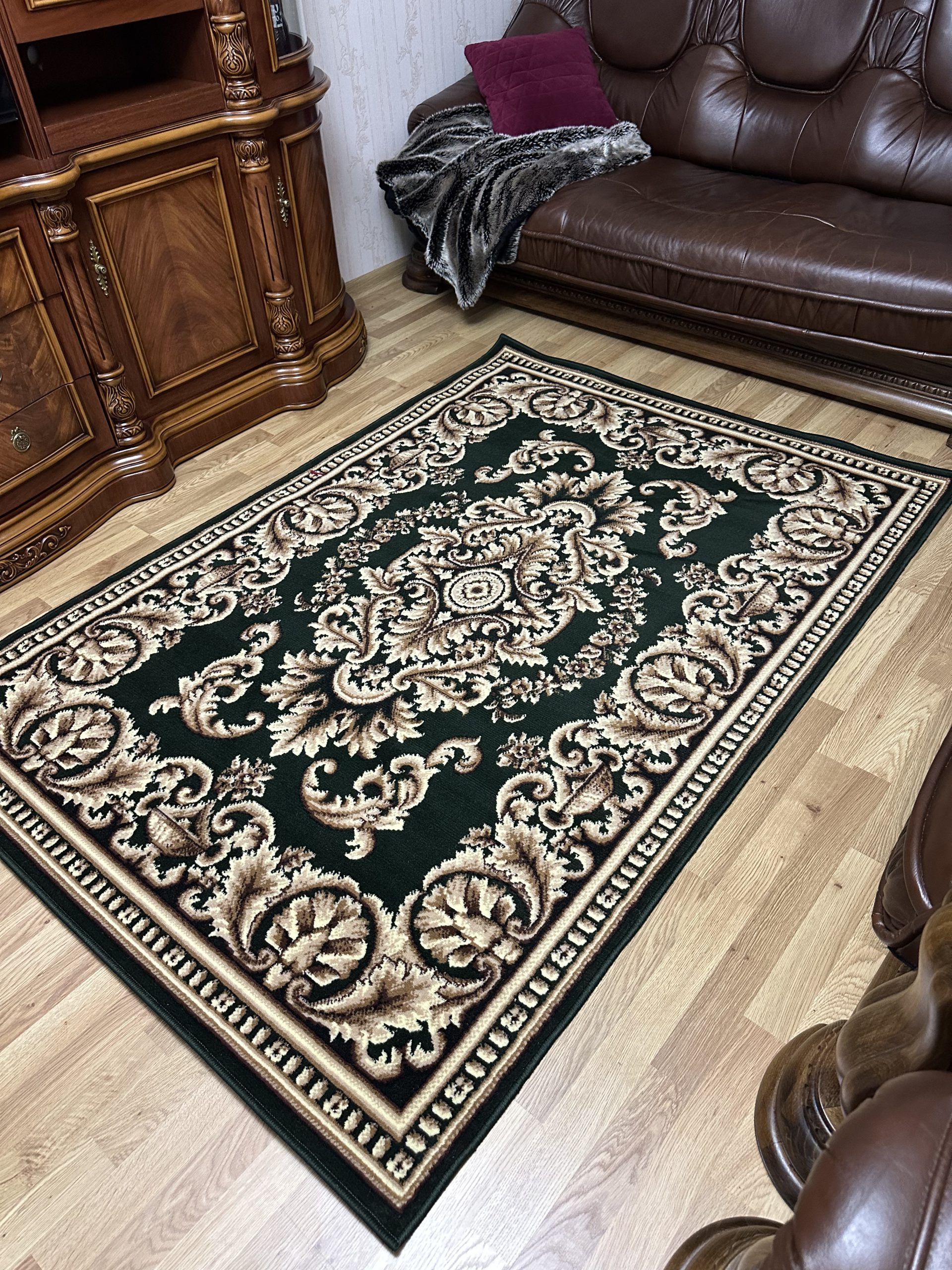 Класичний килим з низьким ворсом Gold 380/32