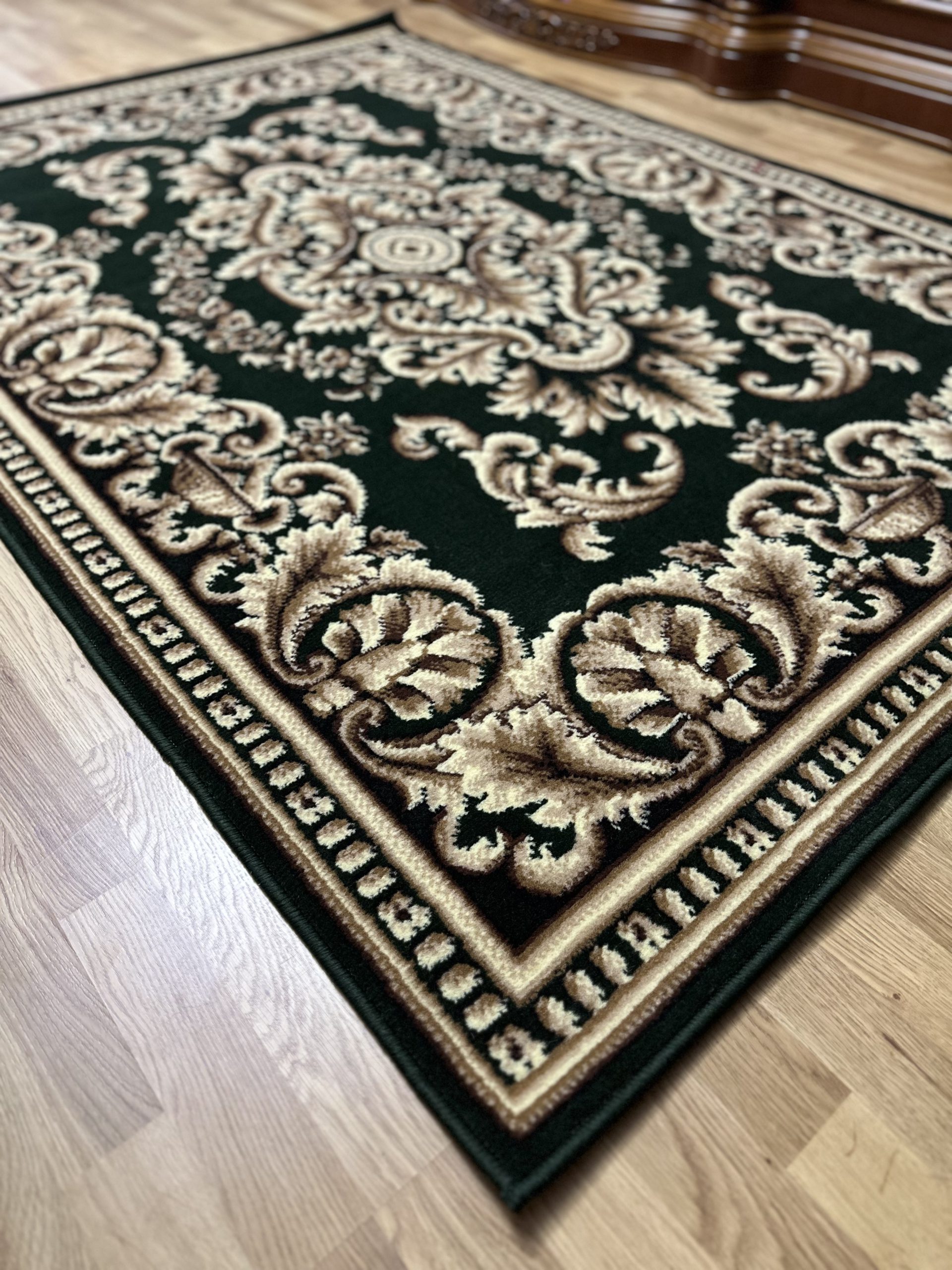 Класичний килим з низьким ворсом Gold 380/32