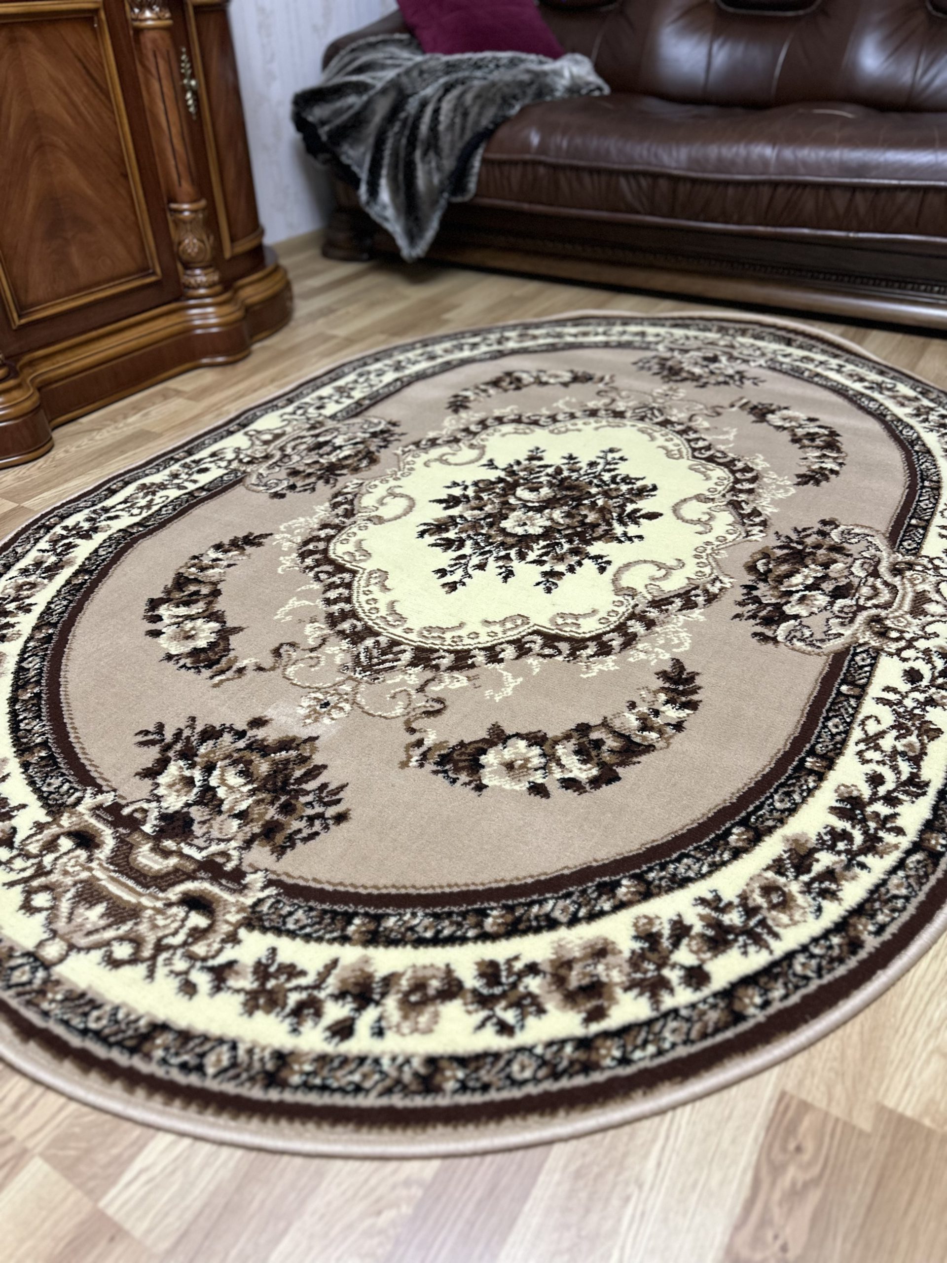 Класичний килим з низьким ворсом Gold 047/12