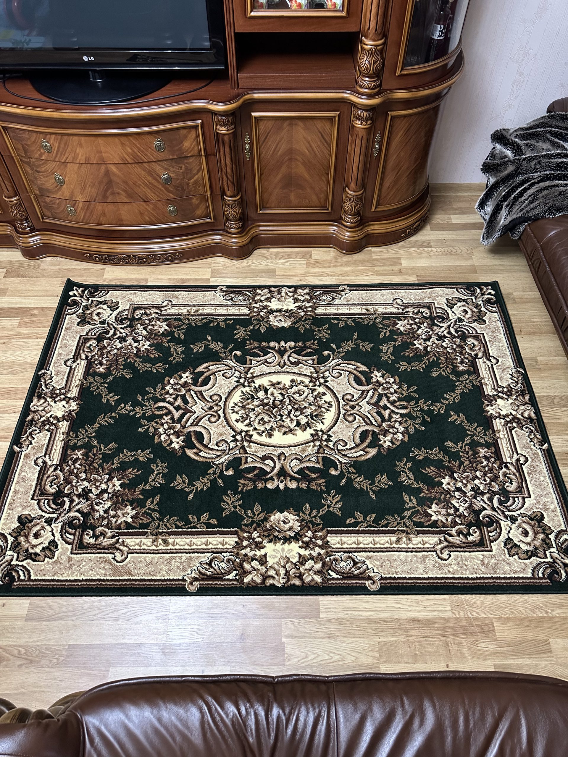 Класичний килим з низьким ворсом Gold 322/32