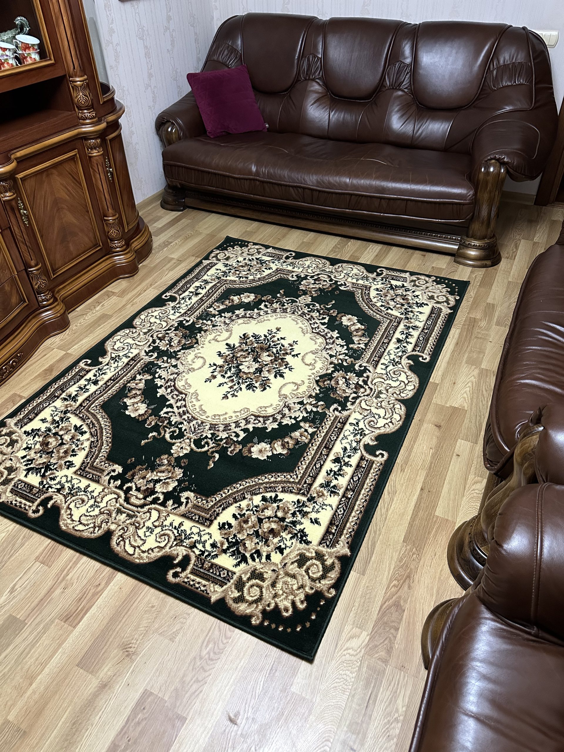 Класичний килим з низьким ворсом Gold 047/32