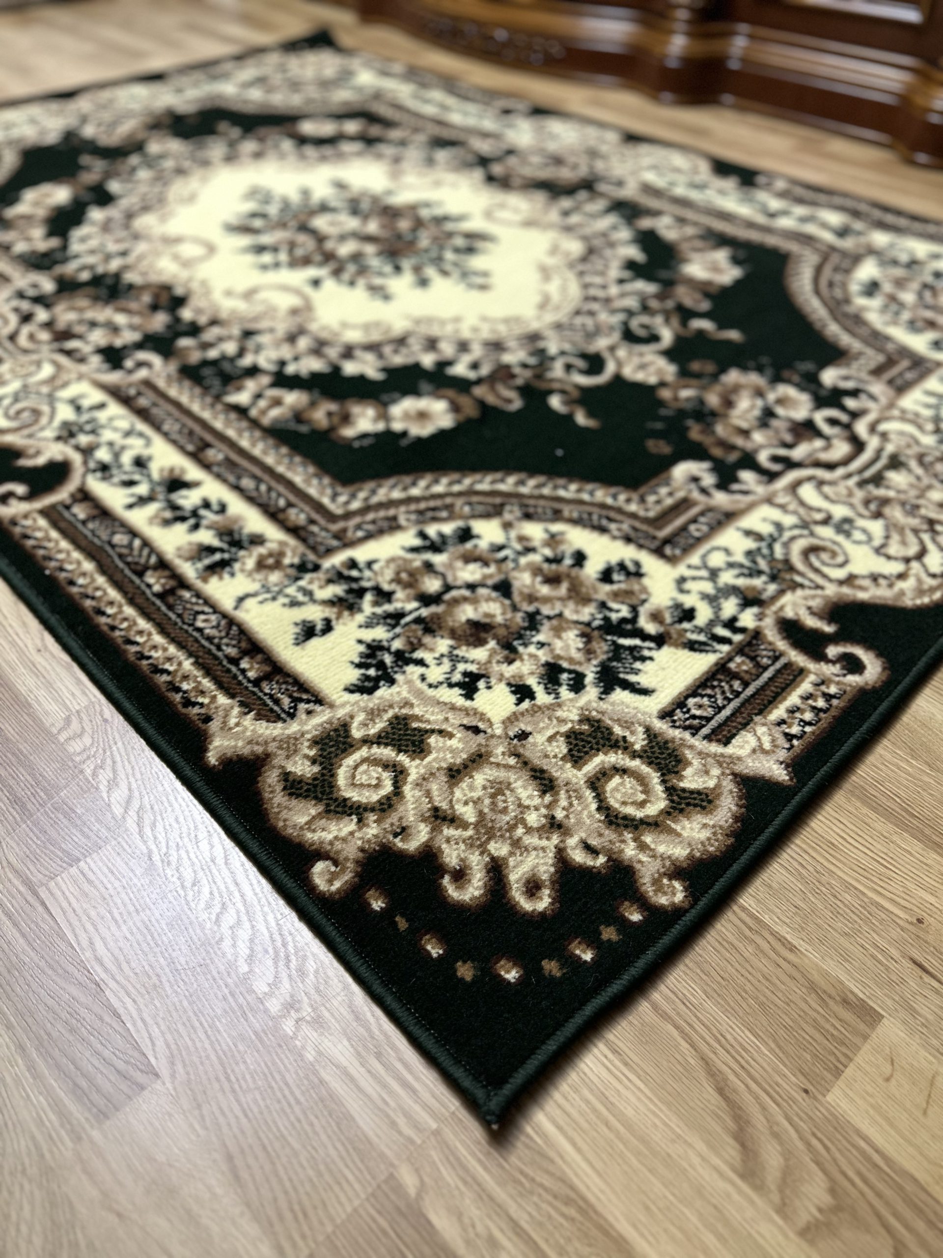 Класичний килим з низьким ворсом Gold 047/32