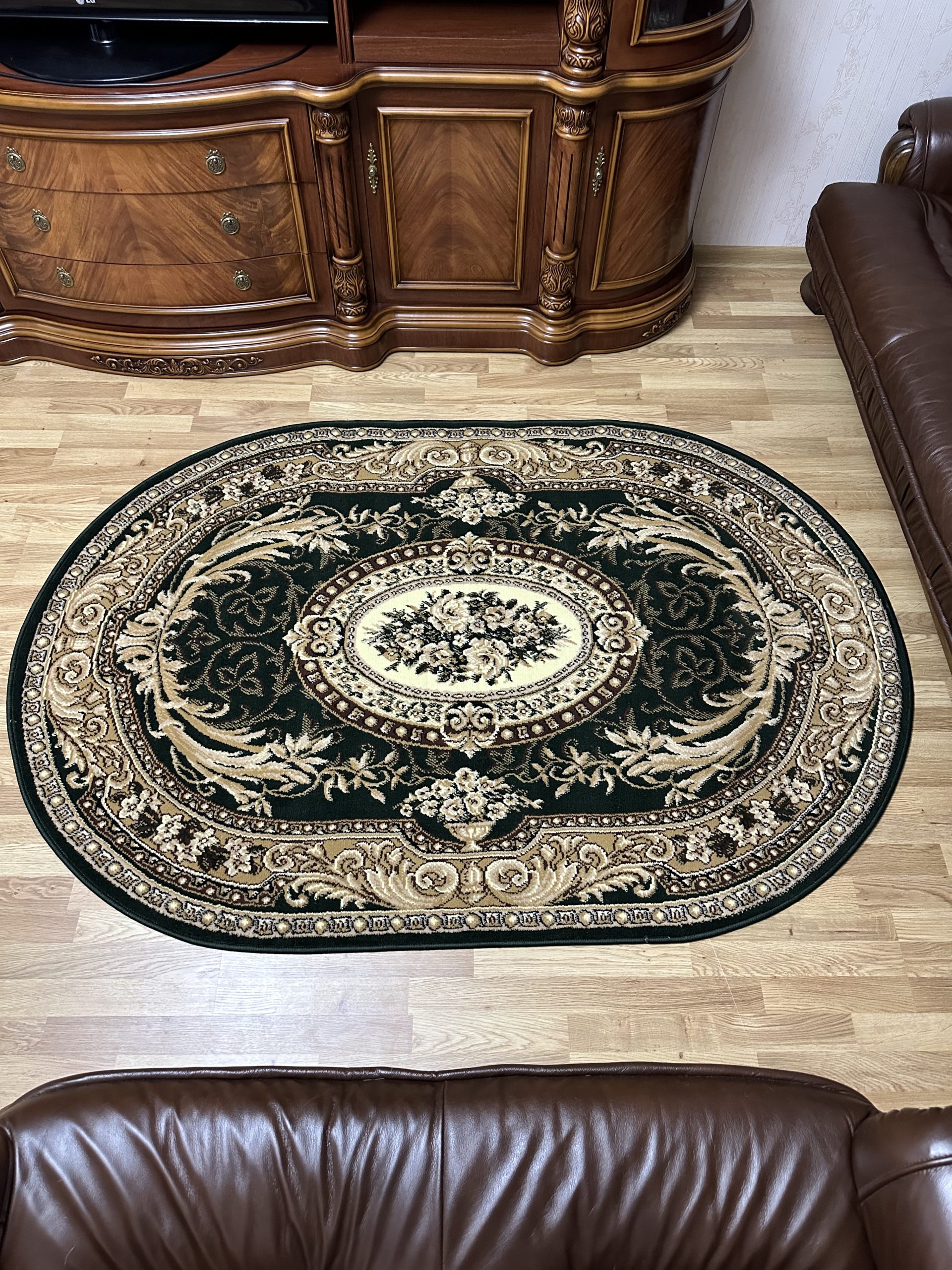 Класичний килим з низьким ворсом Gold 042/32