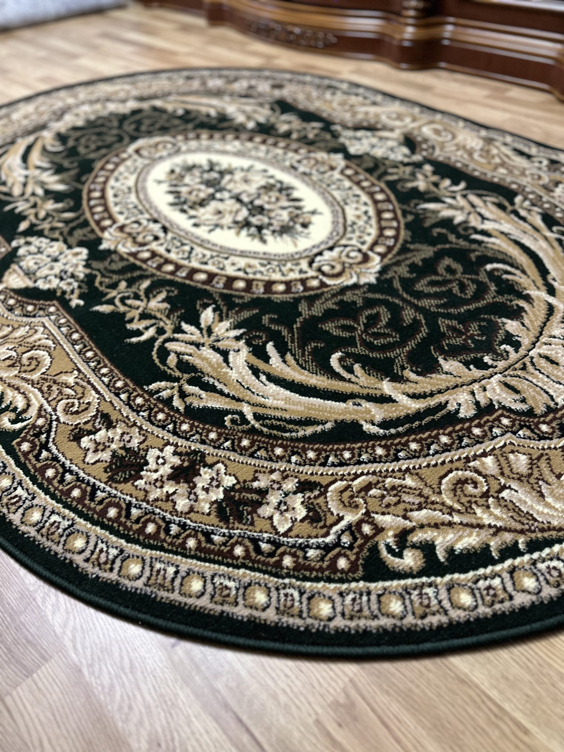 Класичний килим з низьким ворсом Gold 042/32