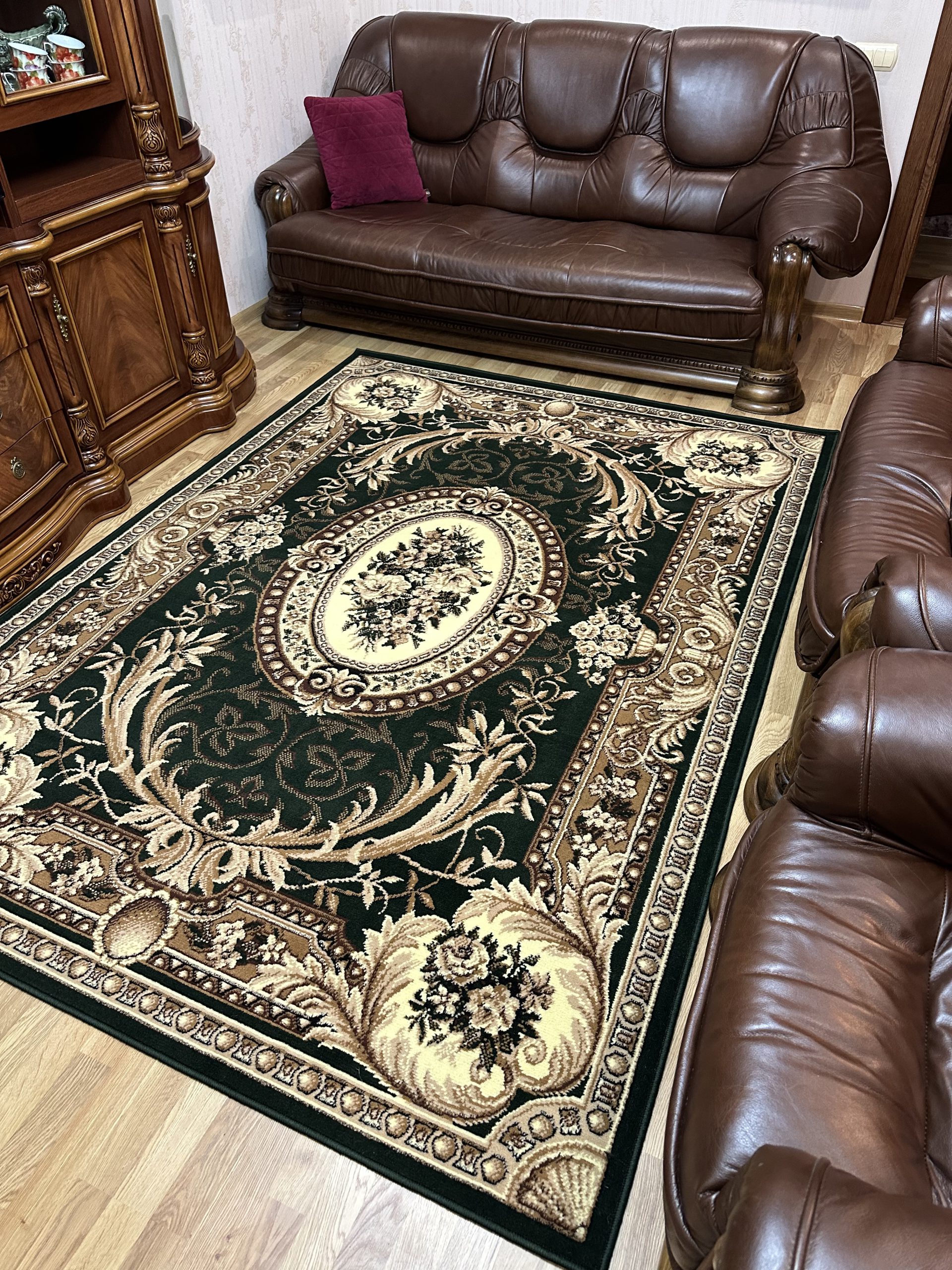 Класичний килим з низьким ворсом Gold 042/32