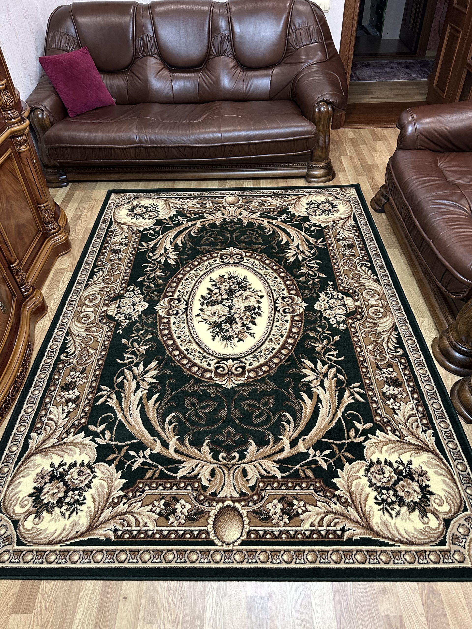 Класичний килим з низьким ворсом Gold 042/32